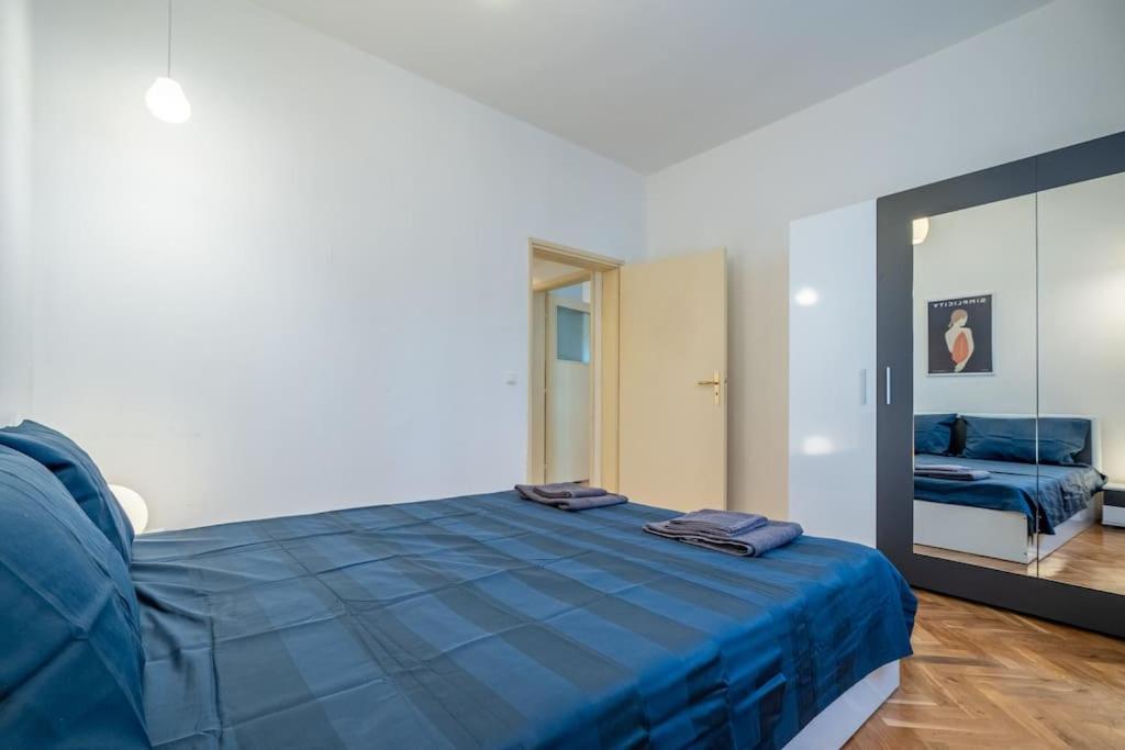 Modern And Calm 2bdrm In Centre Апартамент София