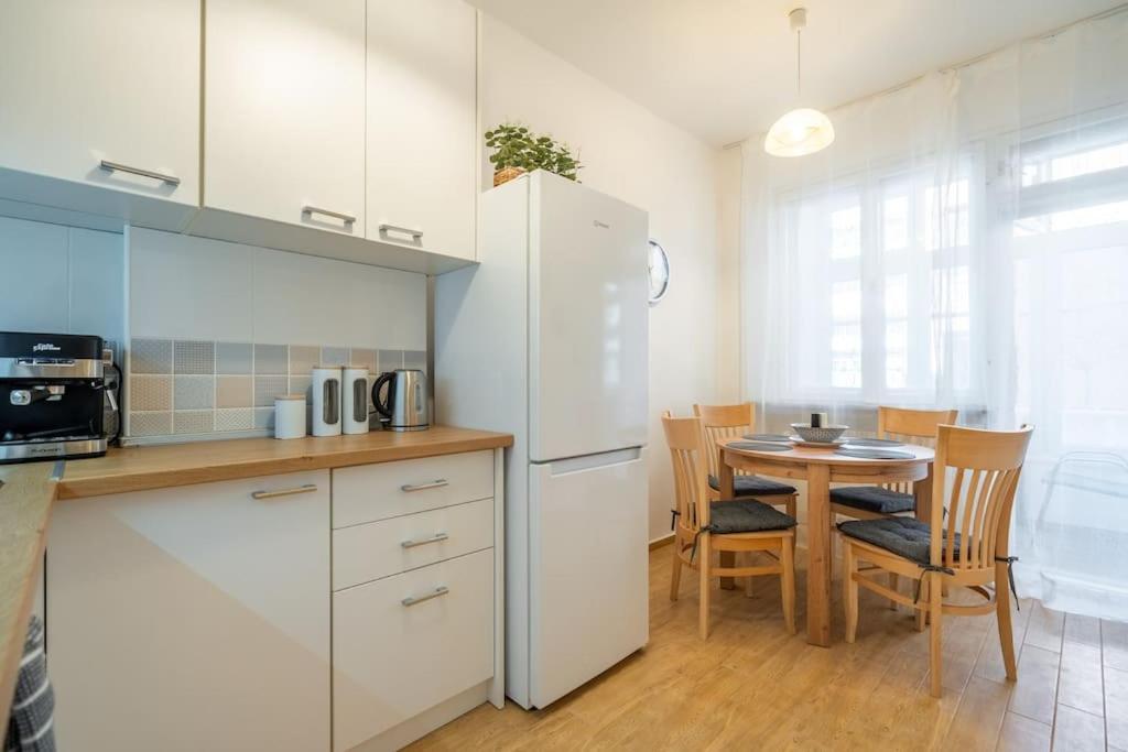 Modern And Calm 2bdrm In Centre * София