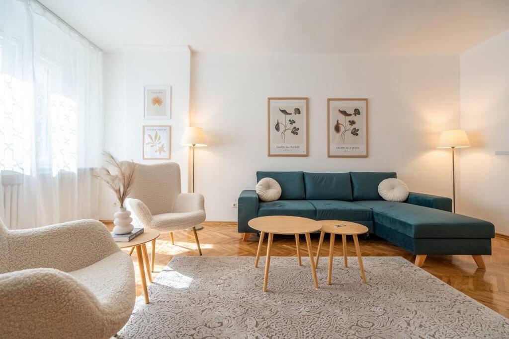 Modern And Calm 2bdrm In Centre Апартамент