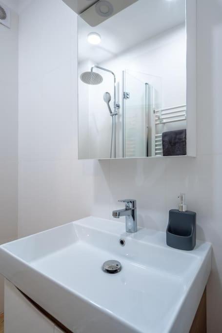 Апартамент Modern And Calm 2bdrm In Centre *