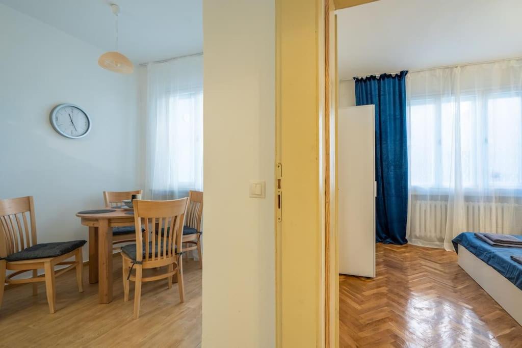 Апартамент Modern And Calm 2bdrm In Centre *