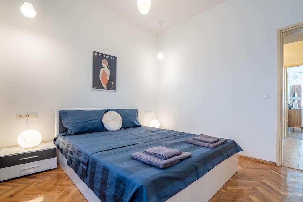 Modern And Calm 2bdrm In Centre